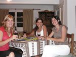 Mariana, Marta y yo cena 14 febrero.. hummm arroz con sate sauce.