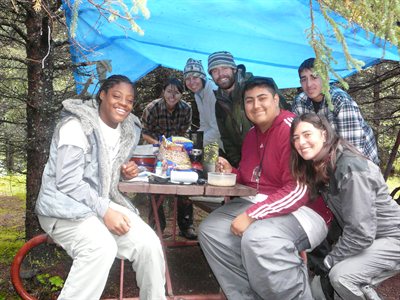 Ben y su grupo de estudiantes de viaje para amar y aprender mas sobre la naturaleza